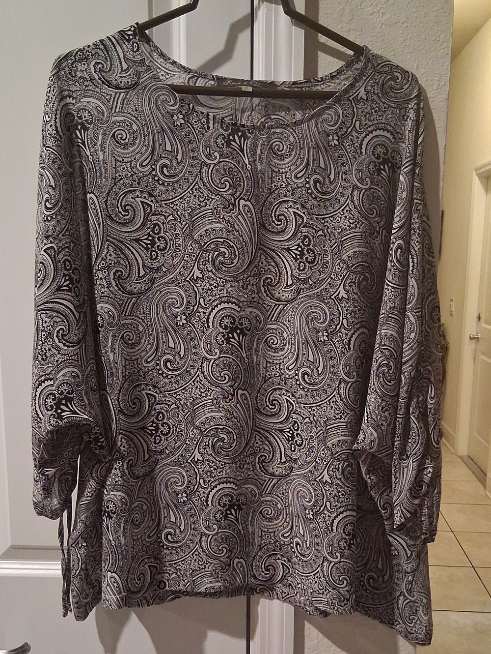 Rose & Olive Black and White Paisley Tunic Top